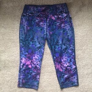 Danskin women’s workout capri crops